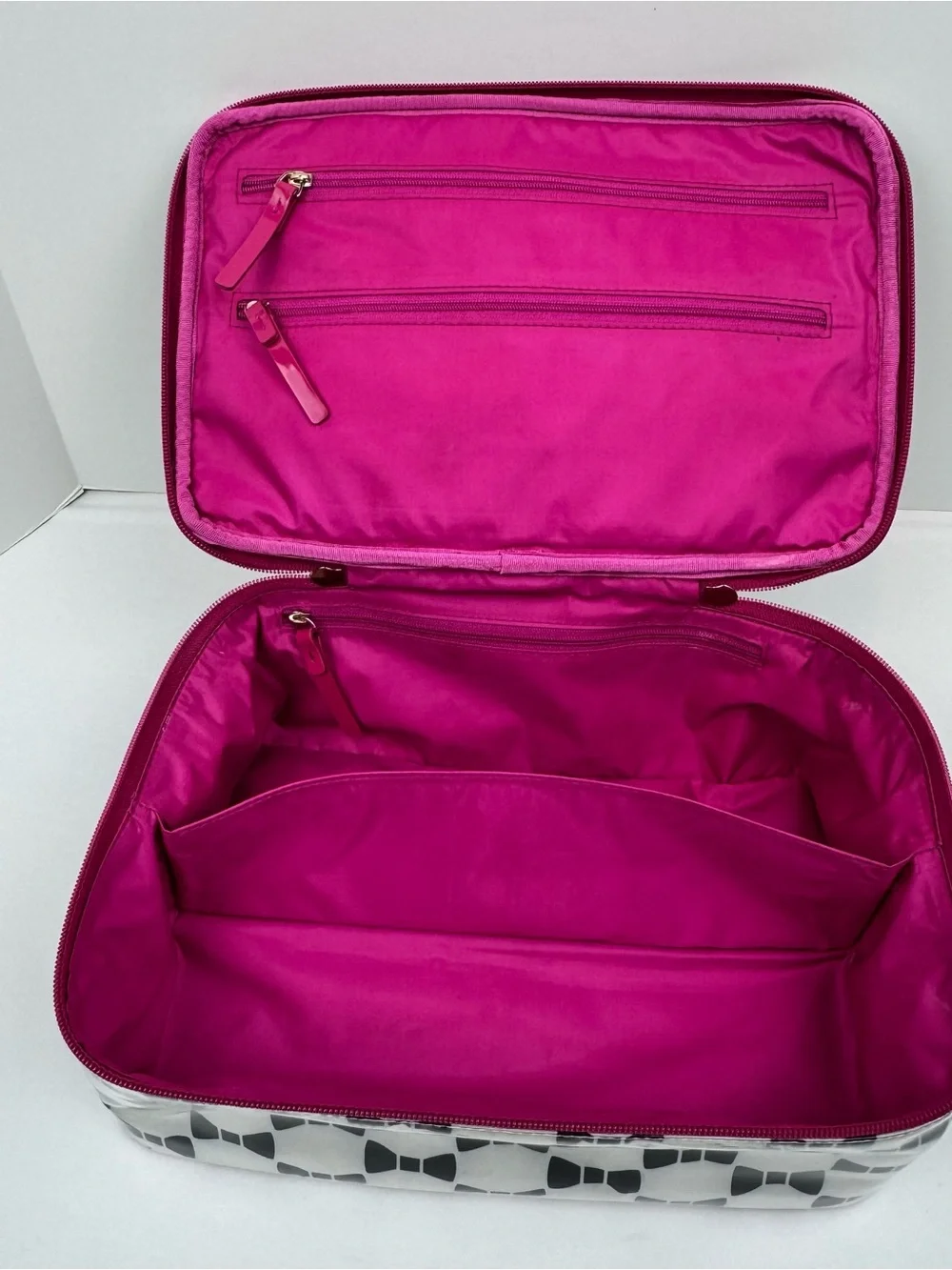 Kate Spade 2 piece set Whitehall Court Colin Make-Up Cosmetics Travel Bags.